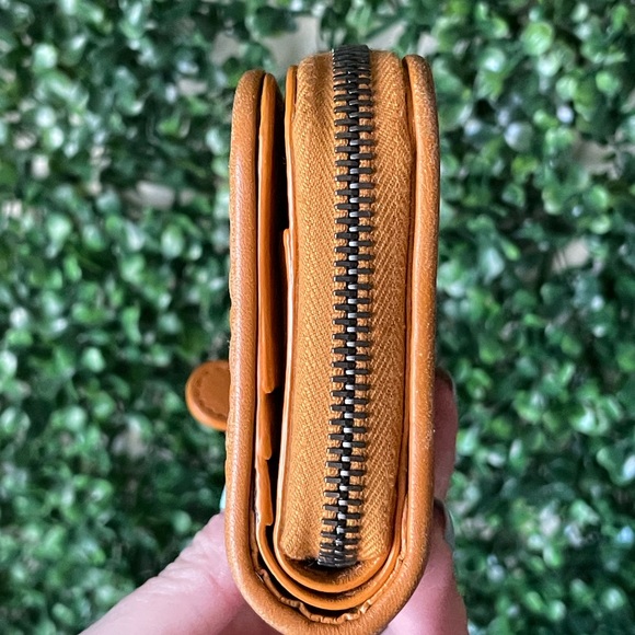 Bottega Veneta Zippy Compact Wallet - Picture 8 of 12